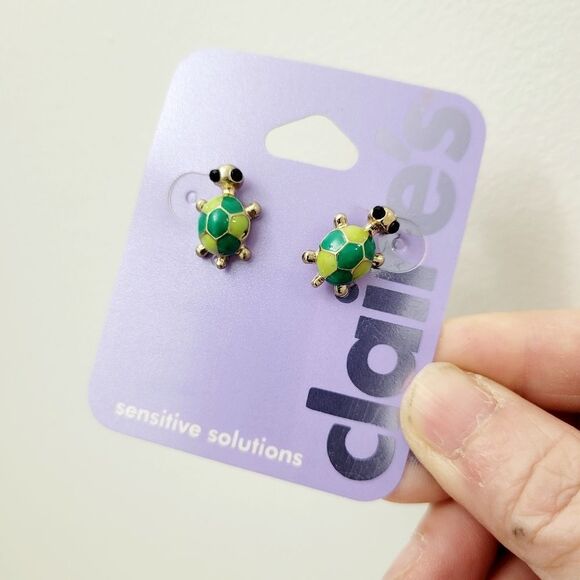 Brand New Claire's Green Turtle Earrings - Picture 4 of 7